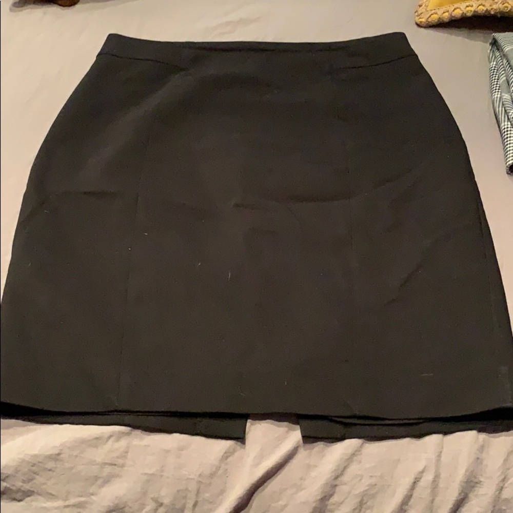 H&M black pencil skirt.